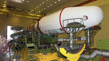Специалисты приступили к сборке головной части ракеты-носителя «Союз-2.1а»