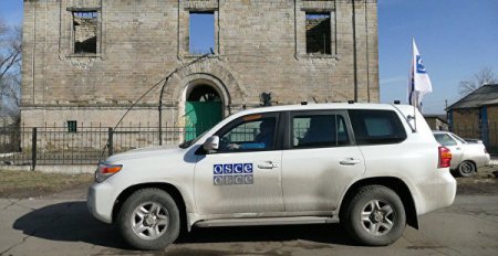 В Донецке на машину ОБСЕ пытались повесить георгиевскую ленту
