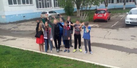 СК: ростовские школьники не "зиговали", а играли в "Покажи, где солнце"