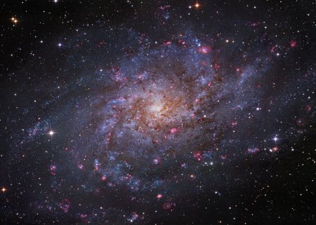 Астрономы рассказали о наиболее тусклой галактике во Вселенной