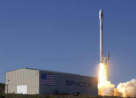 SpaceX на сутки перенесла запуск ракеты Falcon 9 с таиландским спутником