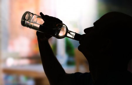 В России мужчины стали значительно меньше пить и дольше жить