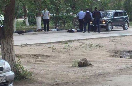 Исламисты атаковали оружейные магазины и военную часть в казахском городе Актобе