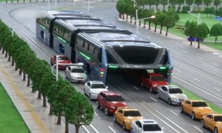 В Китае создали супер-автобус шириной 8 метров