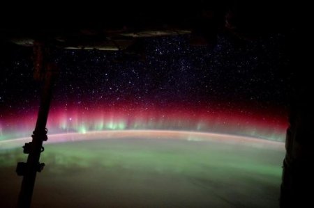 Британский астронавт опубликовал фото полярного сияния