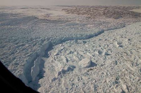 Древний речной бассейн объясняет расположение самого быстрого в мире текучего ледника