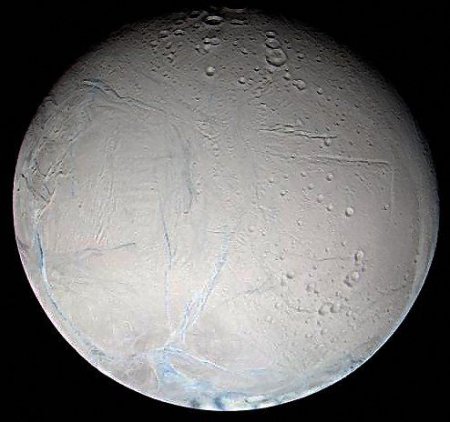 Ученые: На спутнике Сатурна Энцеладе обнаружен замерзший океан