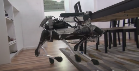 "Бостон Дайнемикс" презентовала робота-уборщика Spot Mini
