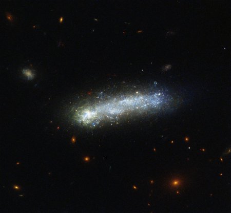 Телескоп Hubble снял редкую галактику-головастик LEDA 36252