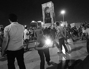 Попытка военного переворота в Турции. Хроника событий. Истребители нанесли удары по площади в центре Стамбула. Попытка военного переворота в Турции провалилась