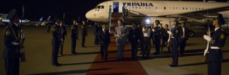 Порошенко начал визит в Азербайджан