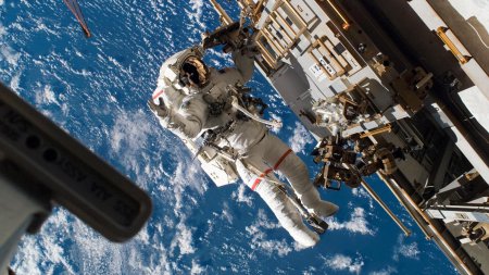 NASA отказывается от сотрудничества с Роскосмосом