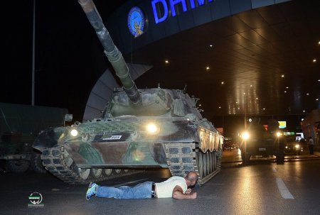 Гос-переворот в Турции, беспорядки, стрельба на улицах в Станбуле, Танки на улицах