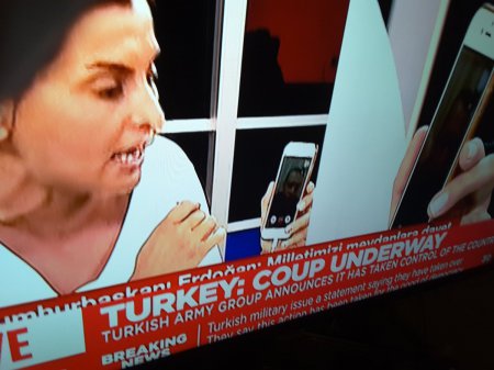 Военный переворот в Турции. ОНЛАЙН ХРОНИКА. На здание парламента Турции сброшена бомба
