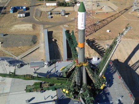 Ракету «Союз-У» установили на стартовую площадку Байконура