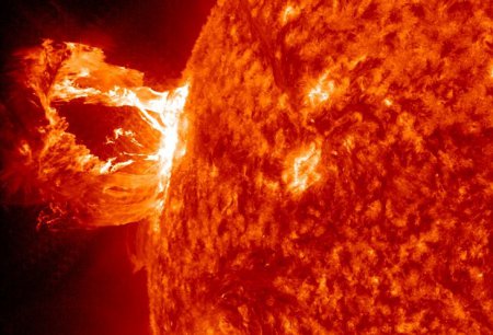 Астрономы зафиксировали две мощные вспышки на Солнце