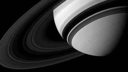 Сотрудники NASA опубликовали уникальное фото Сатурна
