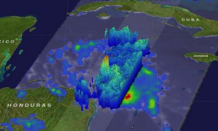 Спутники обнаружили усиление тропического шторма в Карибском море