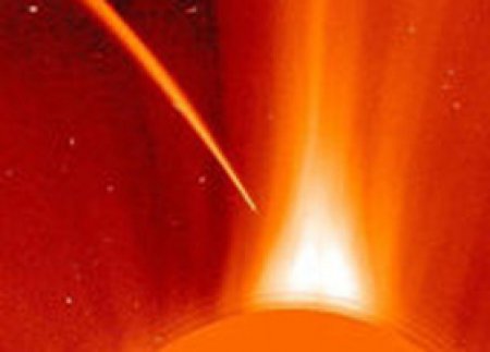Камеры NASA сняли на видео столкновении кометы с Солнцем