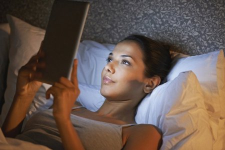 Ученые опровергли вред смартфона перед сном