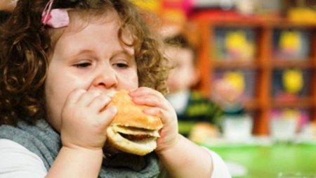 Ученые выявили зависимость между рекламой и рационом питания детей