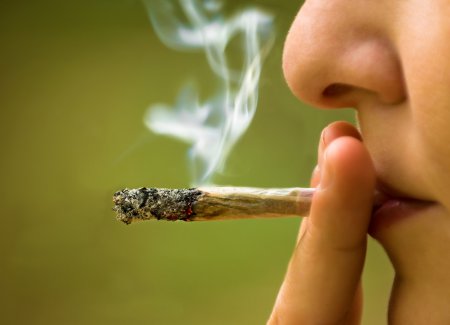 Учёные выяснили, что курение марихуаны по-разному снижает боль