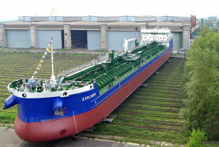 «Завод "Красное Сормово" спустил на воду очередной танкер-продуктовоз "Explorer" проекта RST27» Судостроение и судоходство