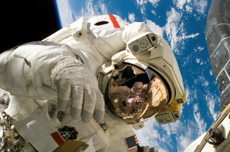 Астронавты NASA вернулись на МКС после выхода в открытый космос