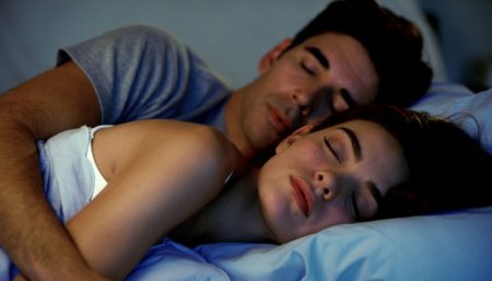 Ученые: Отзывчивый партнер способствует укреплению сна