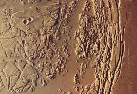 Ученые не нашли воду в «соленых ручьях» Марса