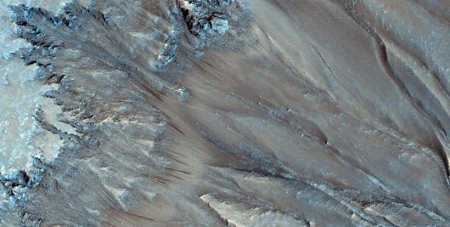 Марсианские потоки оказались практически полностью безводными