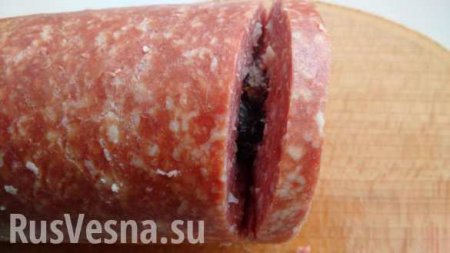 Не для слабонервных: в магазине Тернополя купили колбасу с мышью (ФОТО)