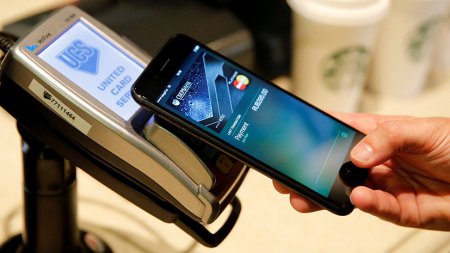 Невидимые деньги: смогут ли Samsung и Apple отучить россиян расплачиваться наличными