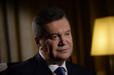 КСУ проверит конституционность лишения Януковича звания президента Украины