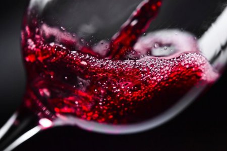 Учёные доказали, что красное вино помогает предупредить ожирение