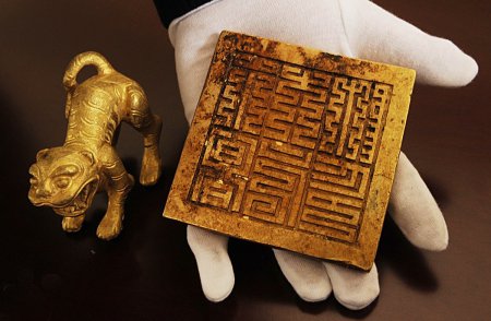 Археологи КНР нашли в притоке Янцзы золото династии Мин