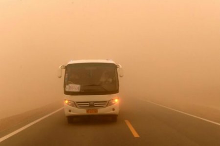 По китайской провинции Цинхай пронеслась песчаная буря (видео)