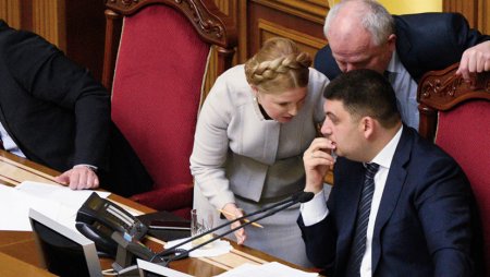 На второй год: почему украинскому премьеру не грозит отставка