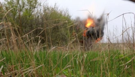 На месте подрыва автомобиля ОБСЕ в ЛНР обнаружили еще две мины (ФОТО)