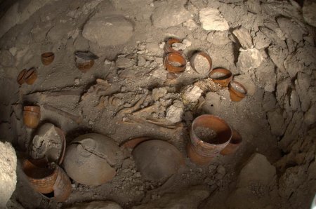 Археологи в Крыму нашли склеп эпохи Александра Македонского