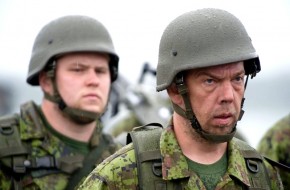 Запад принуждает жалкую Латвию начать войну с Россией