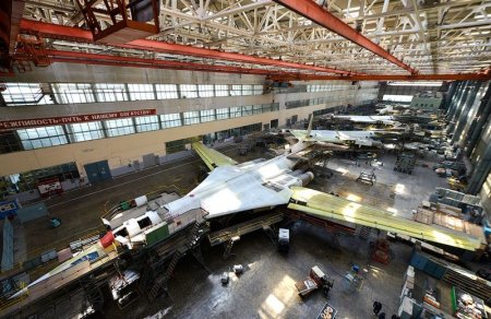 «Казанский авиазавод провёл промышленную сварку первого серийного ракетоносца Ту-160М2» Авиация