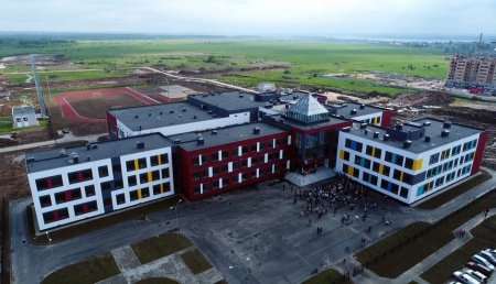 «В Великом Новгороде состоялось торжественное открытие новой школы на 1350 учеников» Детские сады и школы