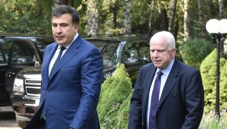 Саакашвили: Когда Россия начала нас бомбить, Маккейн позвонил первым