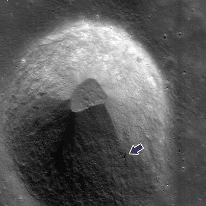 Охотник за НЛО нашел следы пришельцев на Луне: Пирамидальное сооружение скрывает инопланетян
