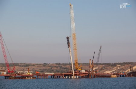 «Завершена забивка свай на автодорожной части Крымского моста» Дорожное строительство