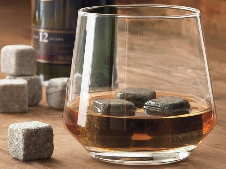 Ученые: Виски с камнями вкуснее, чем со льдом