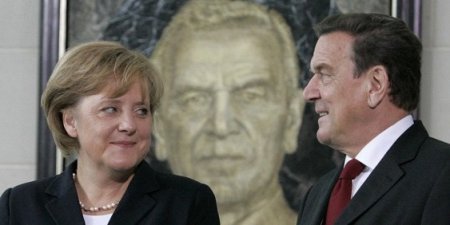 Меркель раскритиковала намерение Шредера войти в совет директоров "Роснефти"