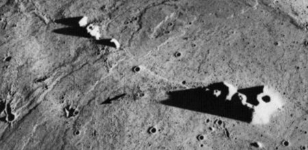Уфололги доказывают наличие зданий на Луне