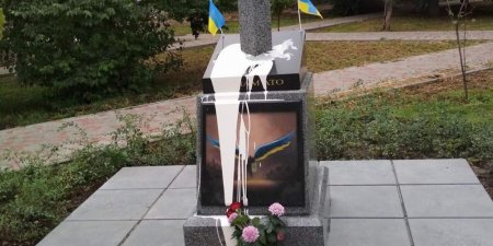 Полиция расследует повреждение памятника участникам АТО в Киеве как хулиганство